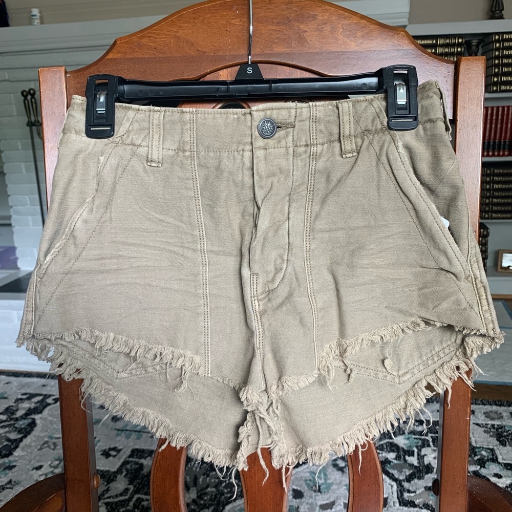 ☀️Free People☀️ NWT Beige Shorts Size 2